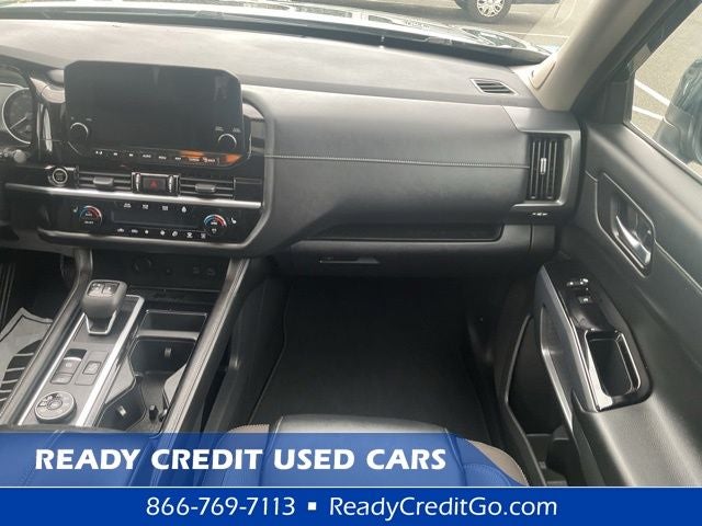 2023 Nissan Pathfinder SL Premium