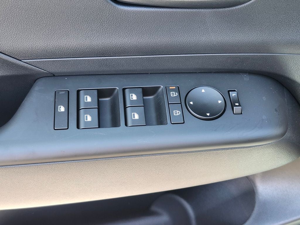 2027 Hyundai KONA SE