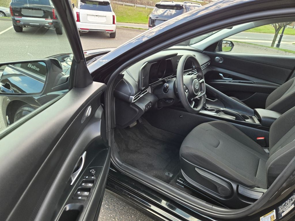 2023 Hyundai ELANTRA SE