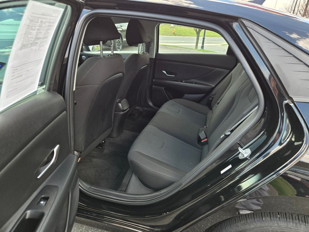 2023 Hyundai ELANTRA SE