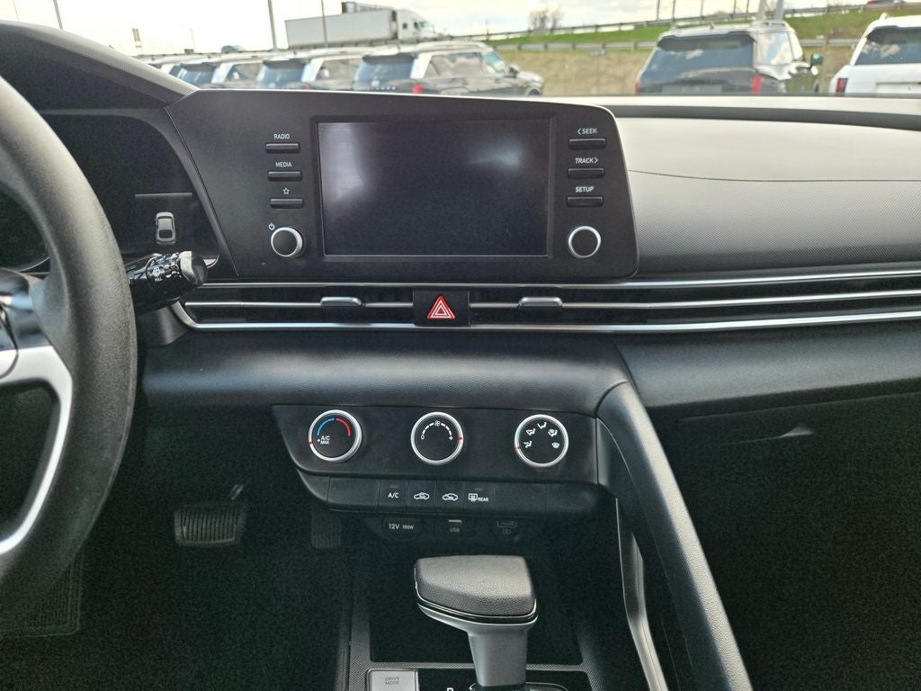 2023 Hyundai ELANTRA SE