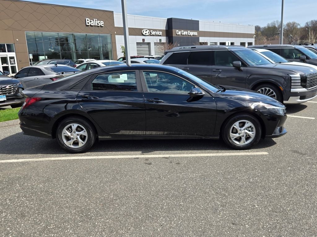 2023 Hyundai ELANTRA SE