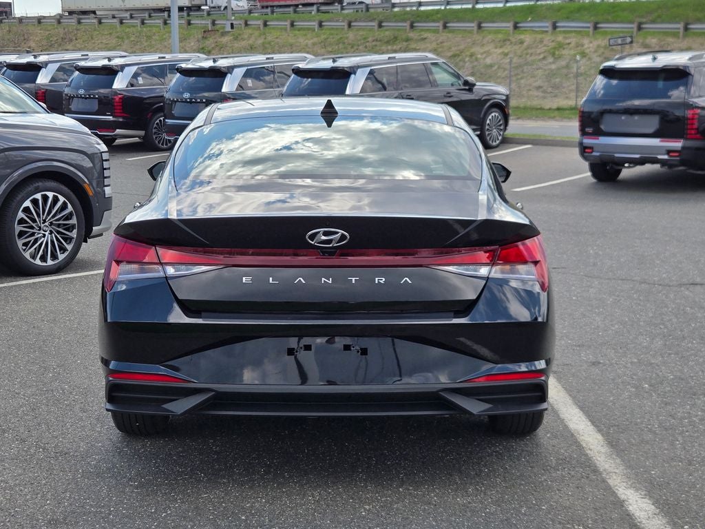 2023 Hyundai ELANTRA SE