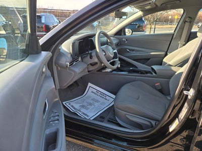 2023 Hyundai ELANTRA SE