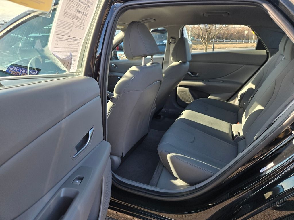 2023 Hyundai ELANTRA SE