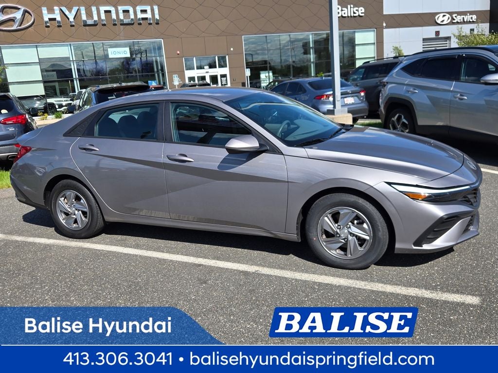 2024 Hyundai ELANTRA SE