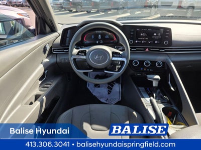 2024 Hyundai ELANTRA SE