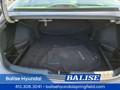 2024 Hyundai ELANTRA SE