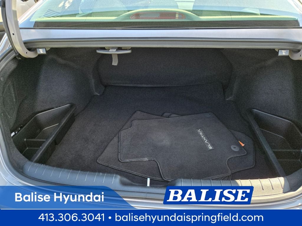 2024 Hyundai ELANTRA SE