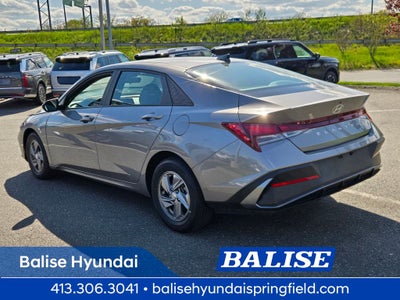 2024 Hyundai ELANTRA SE