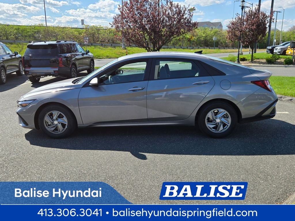 2024 Hyundai ELANTRA SE