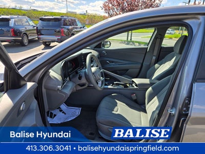 2024 Hyundai ELANTRA SE