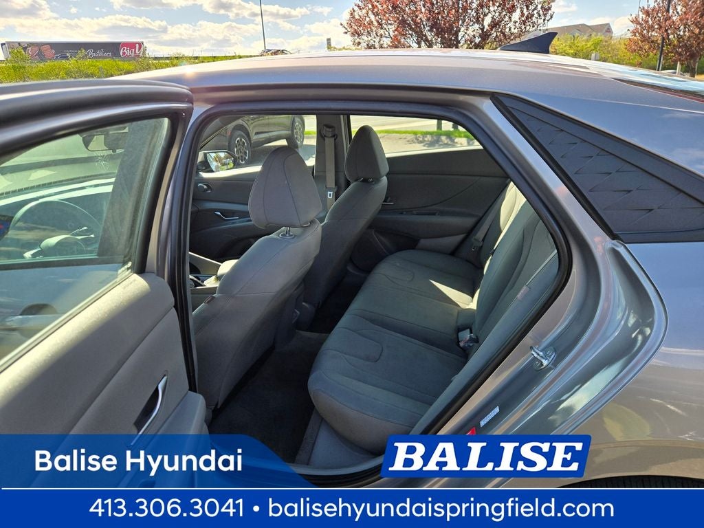 2024 Hyundai ELANTRA SE