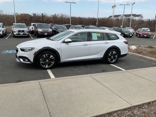 2020 Buick Regal TourX Essence