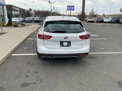 2020 Buick Regal TourX Essence