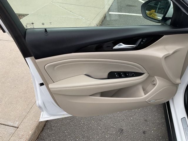 2020 Buick Regal TourX Essence