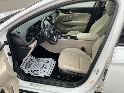 2020 Buick Regal TourX Essence